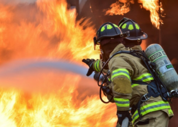 Incendio consume cerca de 70 casas de un barrio en el centro de Bogotá