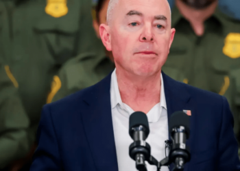 Mayorkas aseguró que el gobierno de Joe Biden ha expulsado a más migrantes que el de Donald Trump