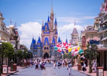 Demandó a Disney World tras la muerte de su esposa por comer en uno de sus restaurantes