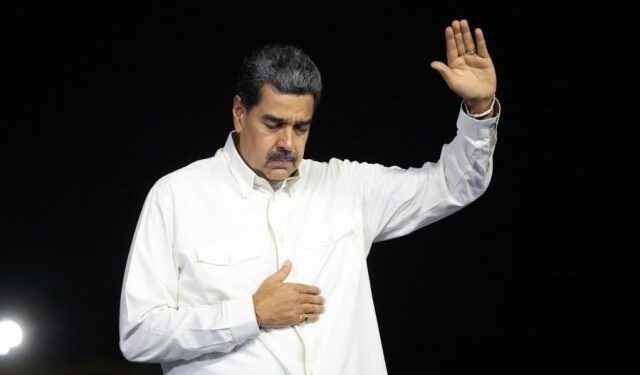 EN VIDEO: Maduro hizo un ritual evangélico para pedir que “caigan las sanciones”