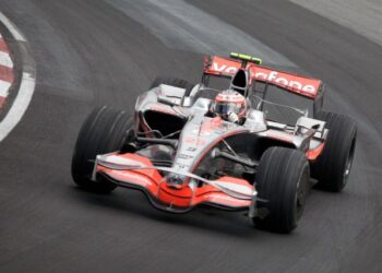 Brilló en la Fórmula 1 junto a Hamilton, se retiró y a los 42 años debe someterse a una riesgosa cirugía de corazón