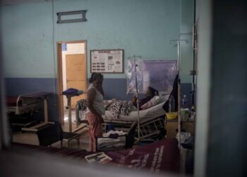 El 92% de la población venezolana no puede adquirir una póliza de seguro privada, según ONG