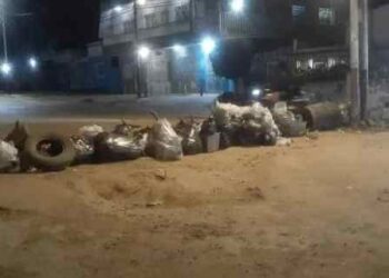 En Valle de la Pascua se amotinaron ante la hediondez y las alimañas que salen por la basura que el aseo no recoge