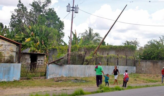 En la Escuela Cecilio Acosta de Maturín falta de todo y para colmo los docentes son maltratados por la directora