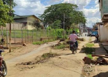 Transportistas ya no aguantan un hueco más en las calles de Valle de la Pascua