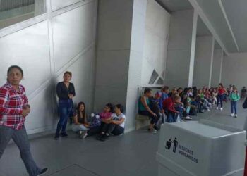 Mujeres merideñas se quedaron con los crespos hechos: No pudieron disfrutar del teleférico en su día