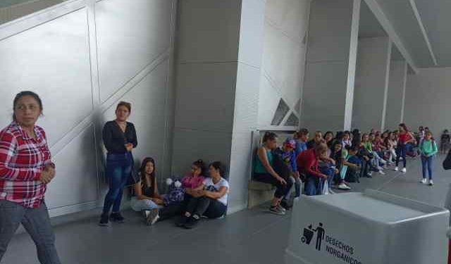 Mujeres merideñas se quedaron con los crespos hechos: No pudieron disfrutar del teleférico en su día