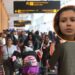 Venezolana que vive más de un mes en aeropuerto de Lima no puede ingresar al país: la “solución” que le ofrecen