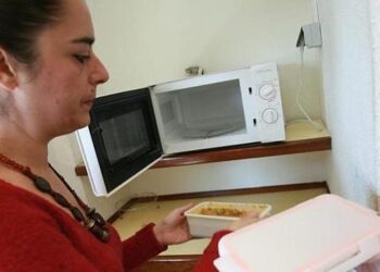 Adiós al microondas: el motivo de peso por el que no es recomendable utilizarlo