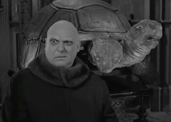 La vida de la primera estrella infantil de Hollywood: de la traición de su madre al furor en Los Locos Addams