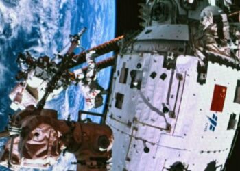 La tripulación de la estación espacial china completa su segunda misión extravehicular