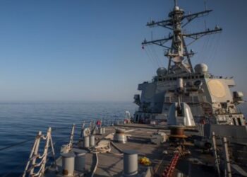 EEUU derriba misiles y drones de los hutíes dirigidos a un destructor en el mar Rojo