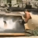 ¡Insólito! Jóvenes improvisan piscina con una tumba en el Cementerio General del Sur (VIDEO)