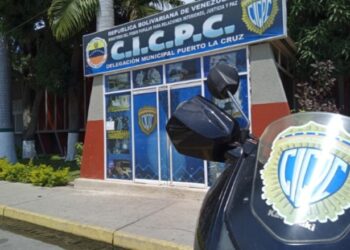 Depravado atrapado en Puerto La Cruz: Se trepaba a un muro para filmar a su vecina desnuda en la ducha