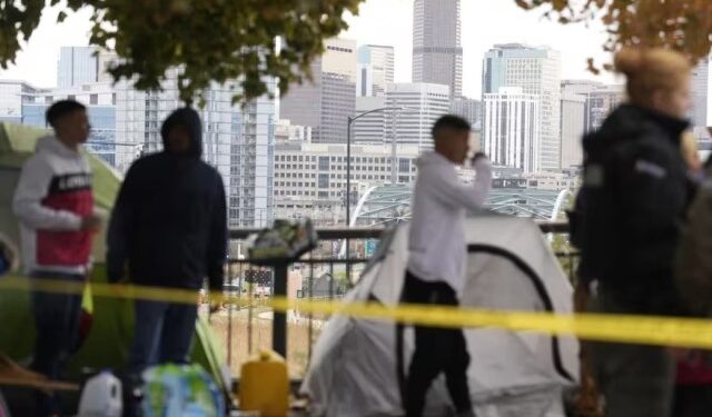 Polémica medida en Denver: reducen horas laborales para apoyar a migrantes y cerrar refugios