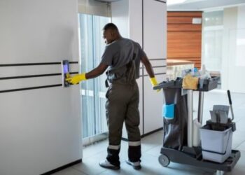 Entérate: La curiosa cifra que puede ganar un conserje en Miami