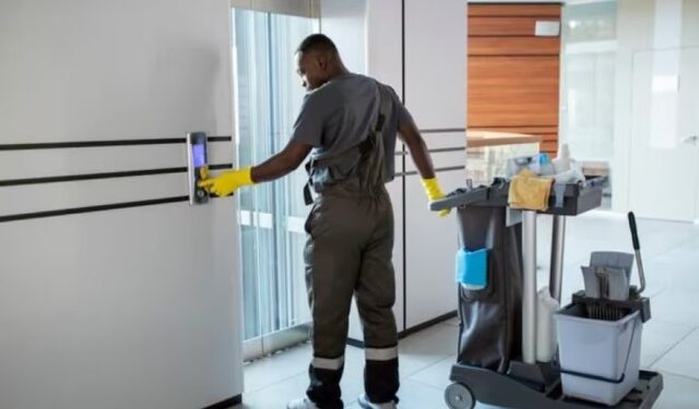 Entérate: La curiosa cifra que puede ganar un conserje en Miami