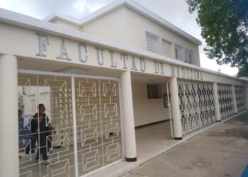 Crisis golpea a estudiantes zulianos: se desploma matrícula en LUZ