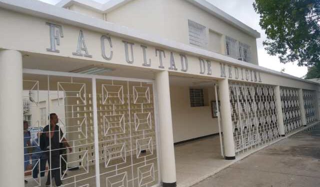 Crisis golpea a estudiantes zulianos: se desploma matrícula en LUZ