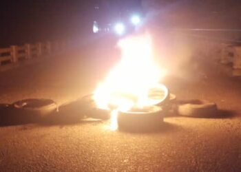 En plena madrugada de este #6Mar trancaron carretera Panamericana para exigir fin de los apagones en Mérida