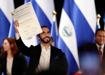 Nayib Bukele recibió la credencial de presidente electo de El Salvador