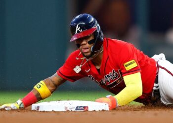 Ronald Acuña encendió alarmas de los Bravos de Atlanta por nueva molestia en la rodilla derecha