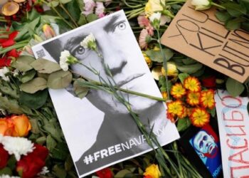 El Kremlin advierte sobre las consecuencias por violar leyes en el día del entierro de Navalni