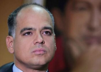 Exministro Andrés Izarra aseguró que el día de la elección “el pueblo chavista le cobrará la traición a Maduro”