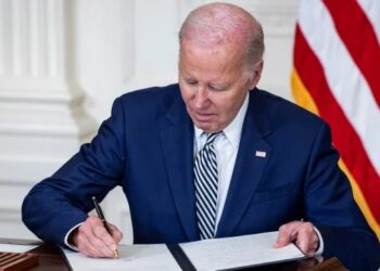 Biden renueva orden ejecutiva que declara a Venezuela como “una amenaza inusual y extraordinaria” para EEUU