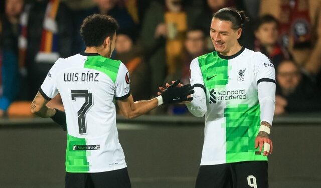 Combinación latinoamericana del Liverpool lo dejó con pie y medio en los cuartos de la Europa League