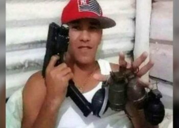 FOTOS: Muestran el arsenal de armas que tenía alias “Carlos Capa” en el enfrentamiento que le costó la vida