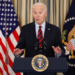 Biden firma la ley que evita un cierre de Gobierno