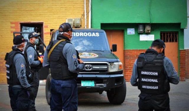 Capturaron a una mujer en Táchira que transportaba cocaína dentro de su carro