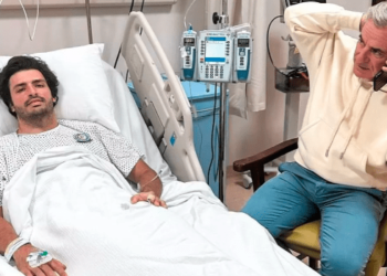 La irónica reacción de Carlos Sainz junto a su padre tras su operación de apendicitis