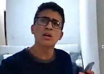 Derek Rosa luce tranquilo en video mientras conversa con el 911 tras matar a su madre en Florida