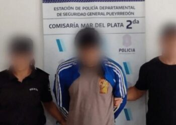 Depravado se grababa mientras se masturbaba y le exhibía sus partes íntimas a una mujer en un autobús