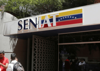 Funcionarios “pide factura” llegaron al Seniat y retienen celulares iPhone en lugar de destornilladores (Video)