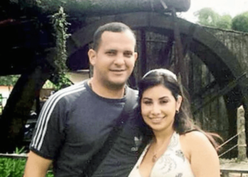 Juez de Miami redujo las sentencias a prisión de la exenfermera de Hugo Chávez y su esposo