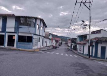 “Merideños no pegan una”: Municipios del Eje Panamericano suman más de 12 horas sin servicio eléctrico