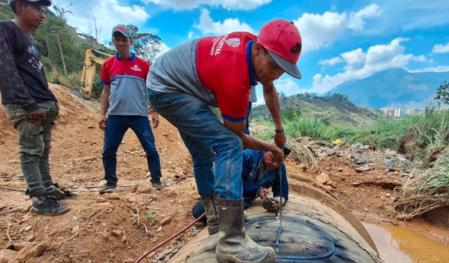 Hidrocapital continúa trabajos en El Encantado tras rotura de tubería del Sistema Tuy II este #9Mar