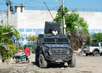 Miles de presos huyeron de cárcel en Haití tras el ataque de bandas armadas