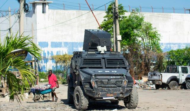 Miles de presos huyeron de cárcel en Haití tras el ataque de bandas armadas