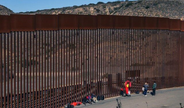 Migrante perdió la vida al caer del muro fronterizo en San Diego mientras intentaba cruzar