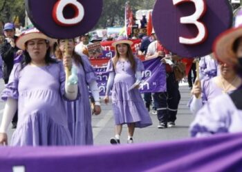 Protestas, carreras, y rosa y púrpura para reivindicar los derechos de las mujeres en Asia