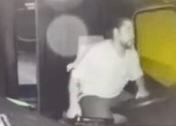 Pánico en autopista de Florida: una balacera entre camioneros quedó captada en VIDEO