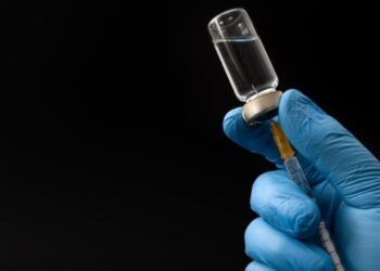 El asombroso caso del hombre que se vacunó 217 veces contra el Covid-19