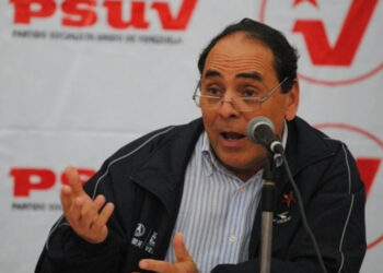 “LA REPÚBLICA SE ESTÁ DISOLVIENDO” exministro chavista Héctor Navarro llama a votar por Edmundo González