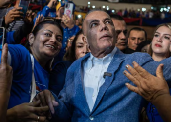 Manuel Rosales: “Si María Corina puede presentarse, yo le entrego mi candidatura”
