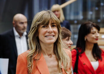 Quién es Begoña Gómez, la esposa de Pedro Sánchez en el centro de una investigación por la que el presidente de España se planteó renunciar