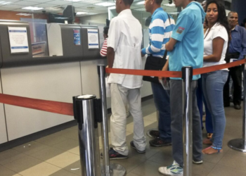Bancos en Venezuela ofrecen servicio de entrega de dólares en taquilla con estos requisitos